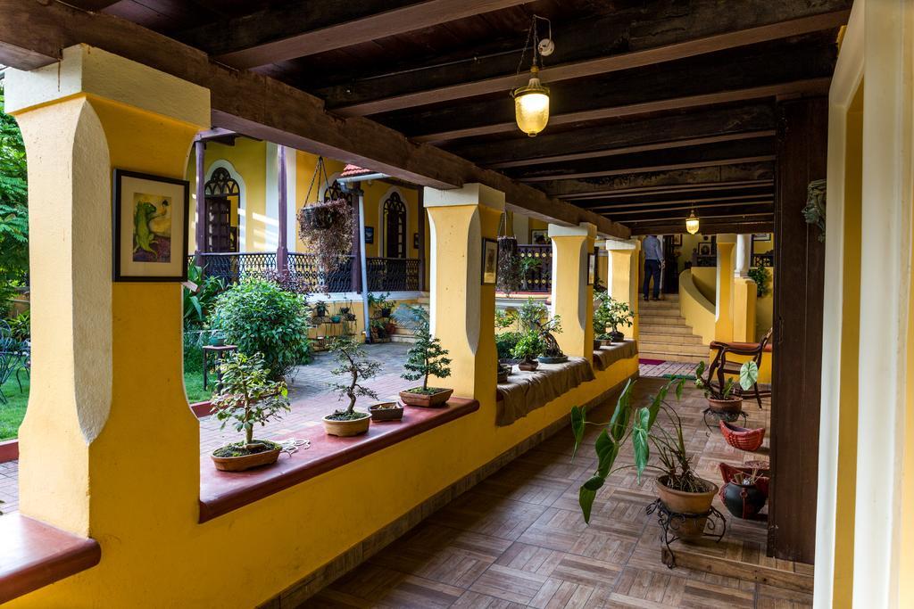Casa Menezes - A Heritage Goan Homestay バンボリム エクステリア 写真