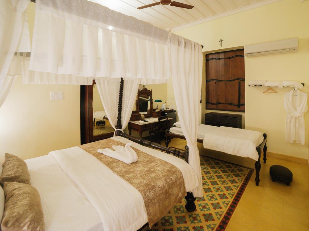 Casa Menezes - A Heritage Goan Homestay バンボリム エクステリア 写真