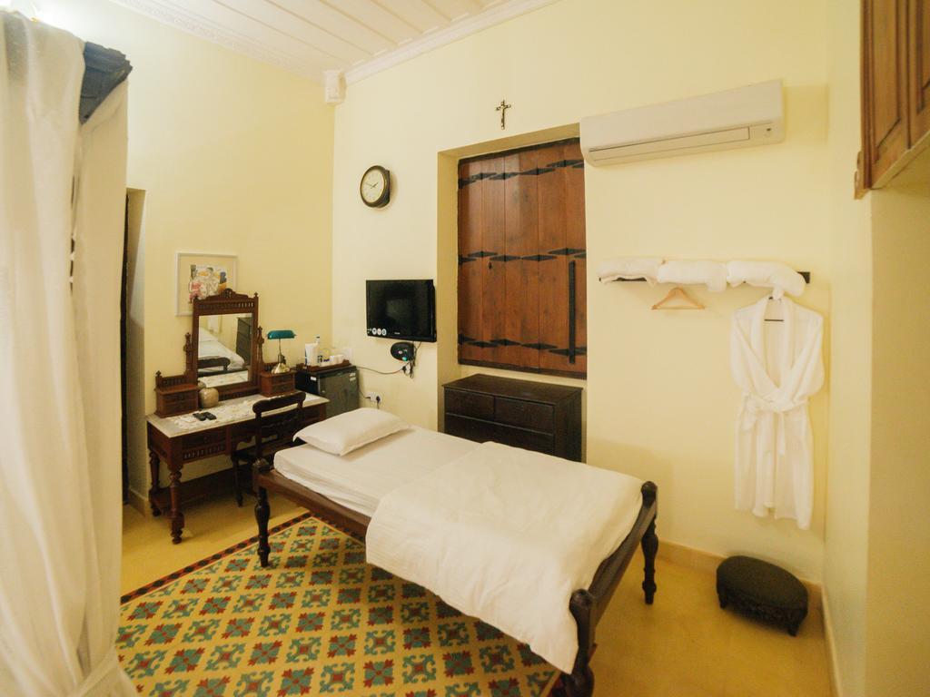 Casa Menezes - A Heritage Goan Homestay バンボリム エクステリア 写真