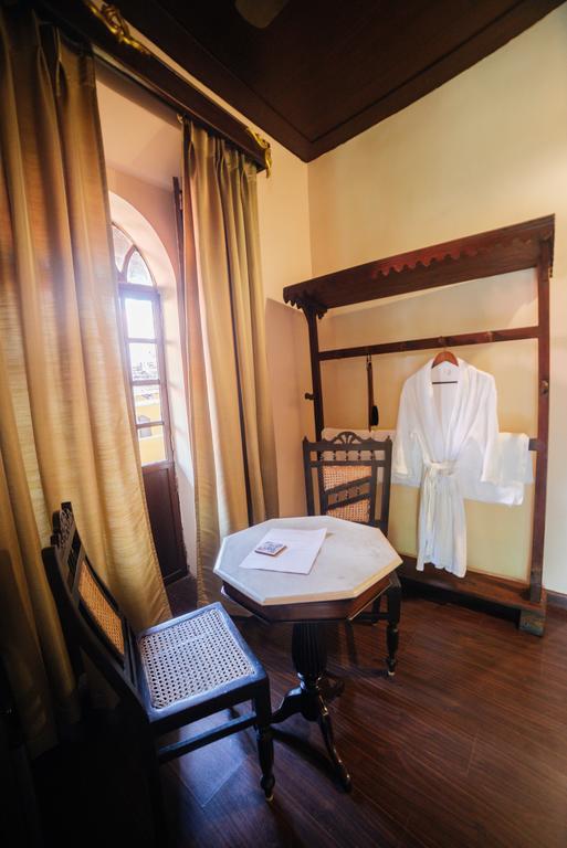Casa Menezes - A Heritage Goan Homestay バンボリム エクステリア 写真