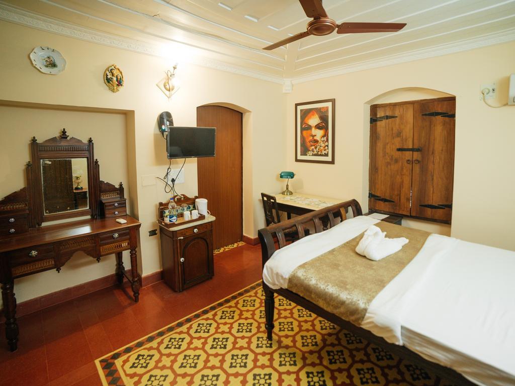 Casa Menezes - A Heritage Goan Homestay バンボリム エクステリア 写真
