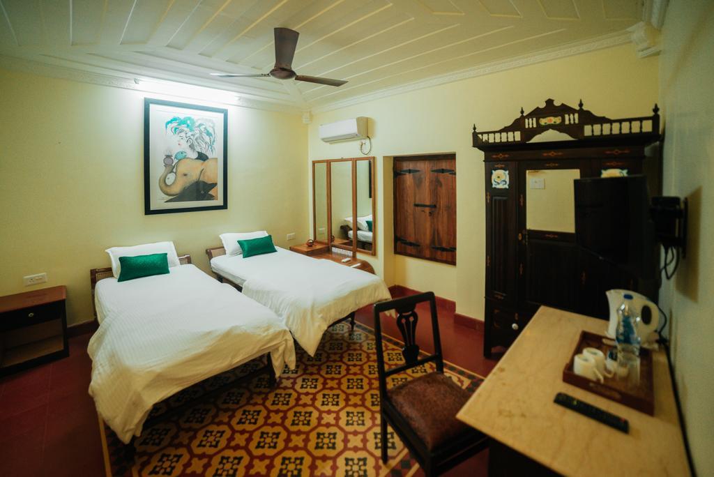 Casa Menezes - A Heritage Goan Homestay バンボリム エクステリア 写真
