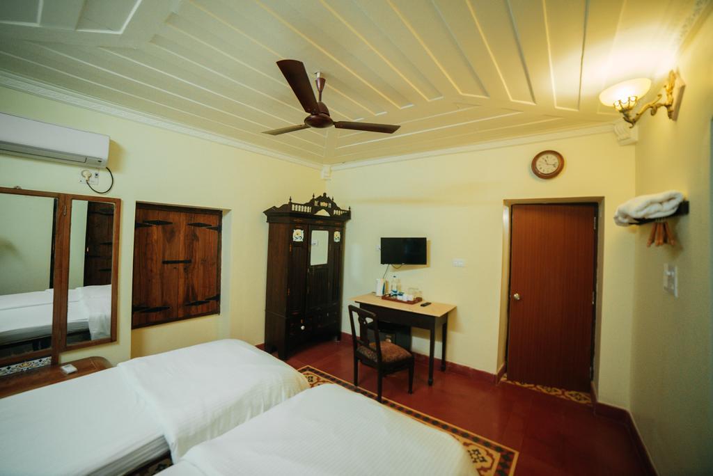 Casa Menezes - A Heritage Goan Homestay バンボリム エクステリア 写真